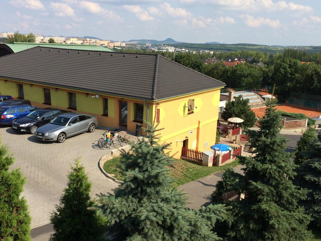 Hotel Pohadka Мост Экстерьер фото