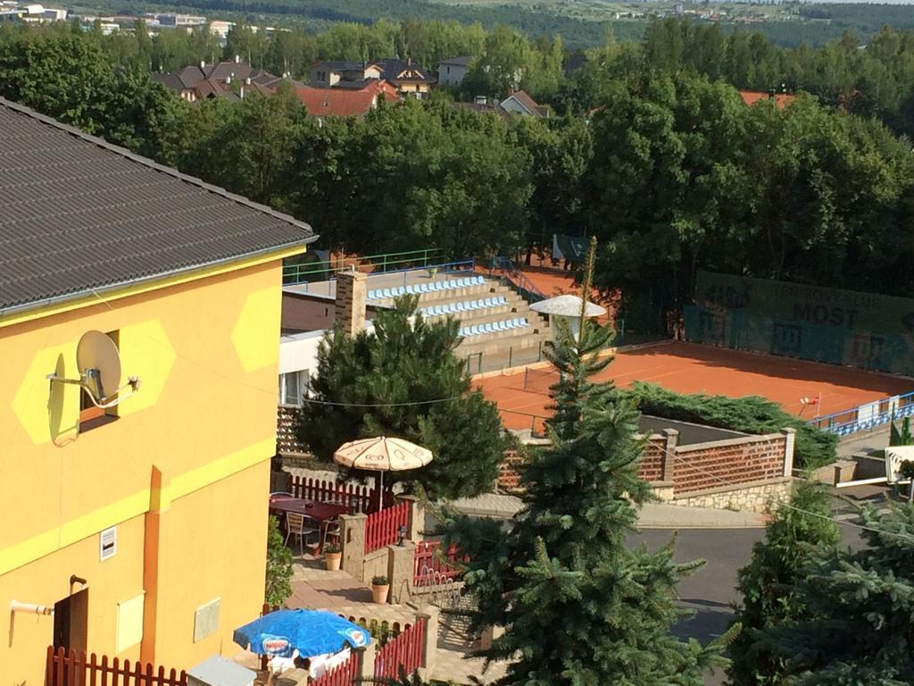 Hotel Pohadka Мост Экстерьер фото